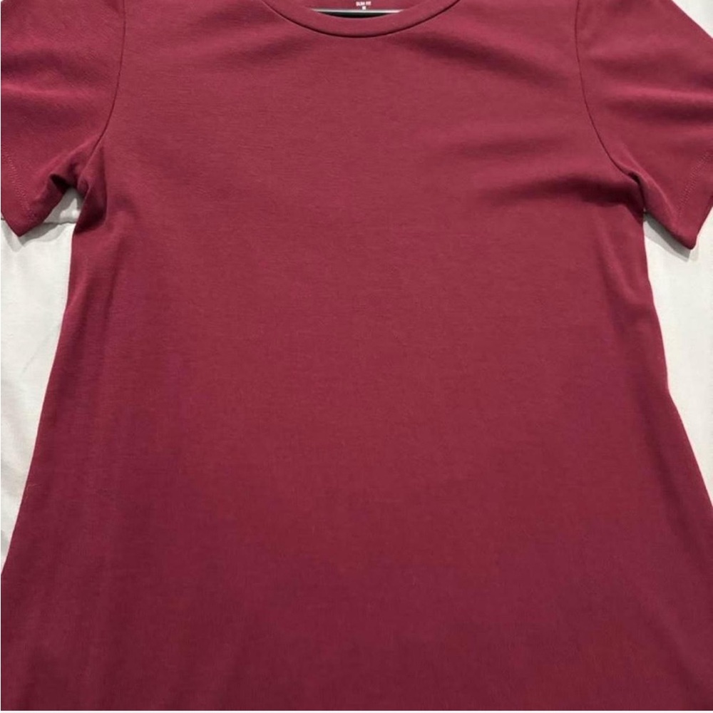 Old Navy Women's Deep Red Short Sleeve Tee - Picture 2 of 2